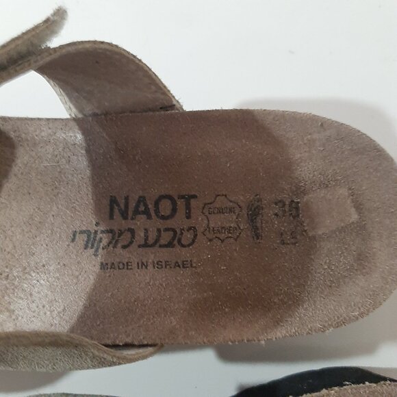 Beautiful Naot leather strap adjustable sandals - Picture 5 of 11